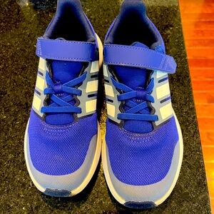 Kids Nike shoes size 1.